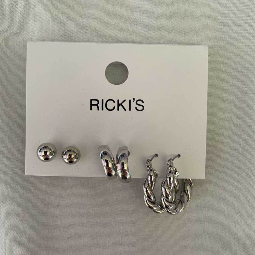 🤍2/$27 Ricki’s NWT 3pc Earrings